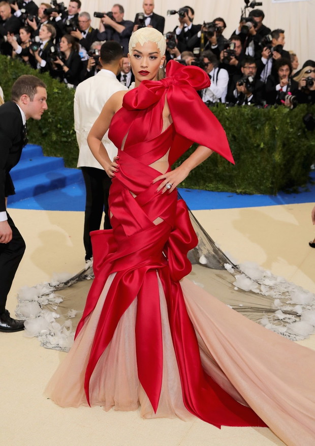Rita Ora w kreacji Marchesa na Met Gala 2017