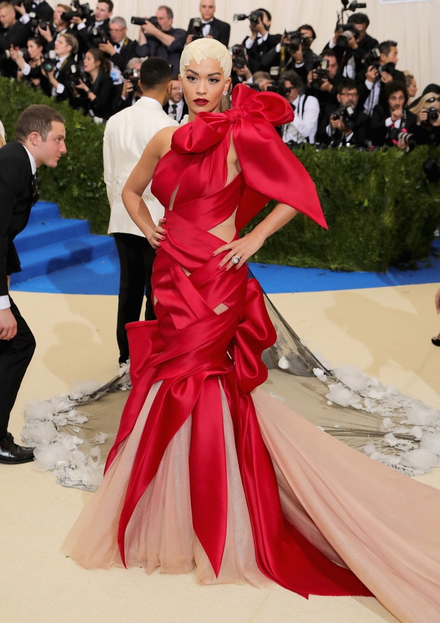 Rita Ora w kreacji Marchesa na Met Gala 2017