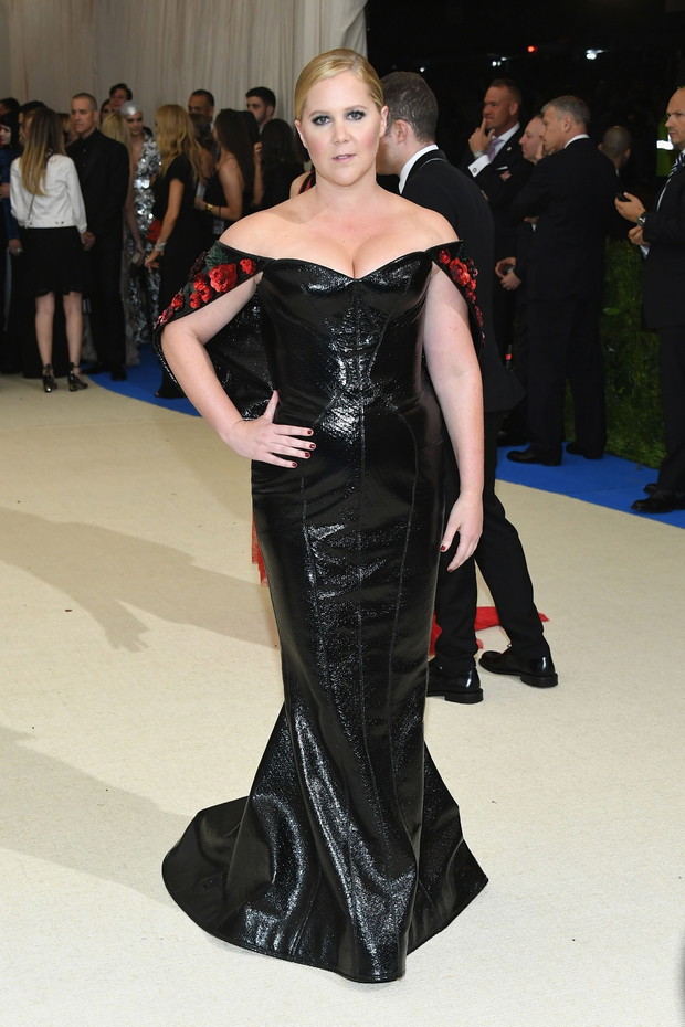 Amy Schumer w kreacji Zac Posen na Met Gala 2017