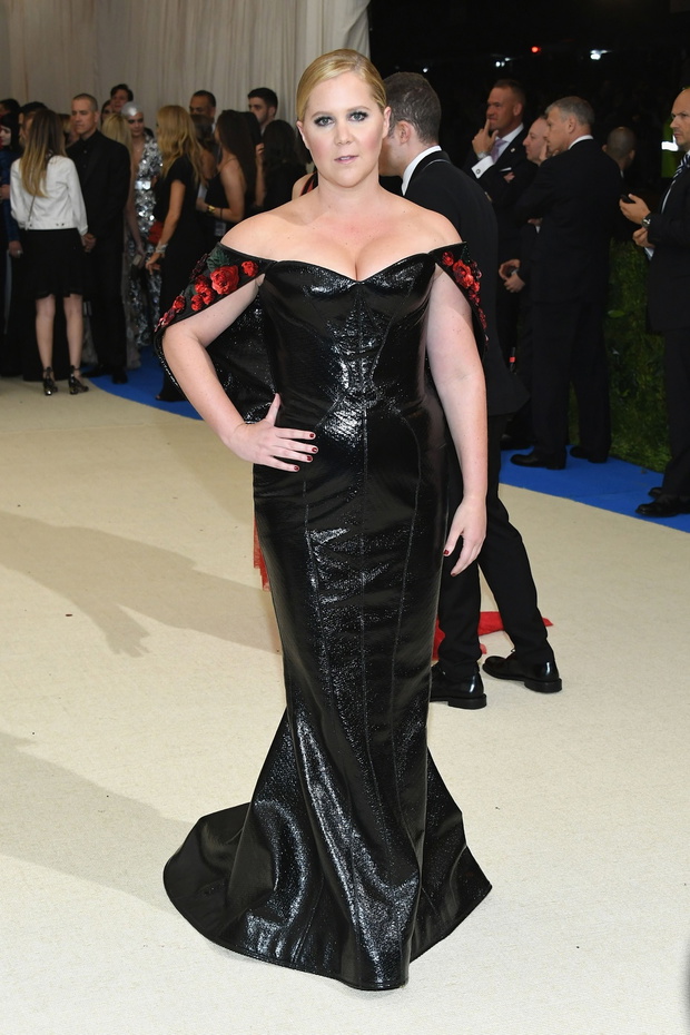 Amy Schumer w kreacji Zac Posen na Met Gala 2017