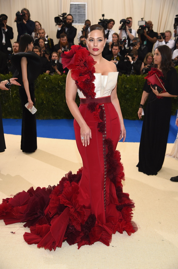 Ashley Graham w kreacji H&M na Met Gala 2017