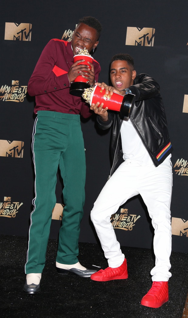 Ashton Sanders i Jharrel Jerome odebrali statuetkę złotego popcornu za najlepszy pocałunek