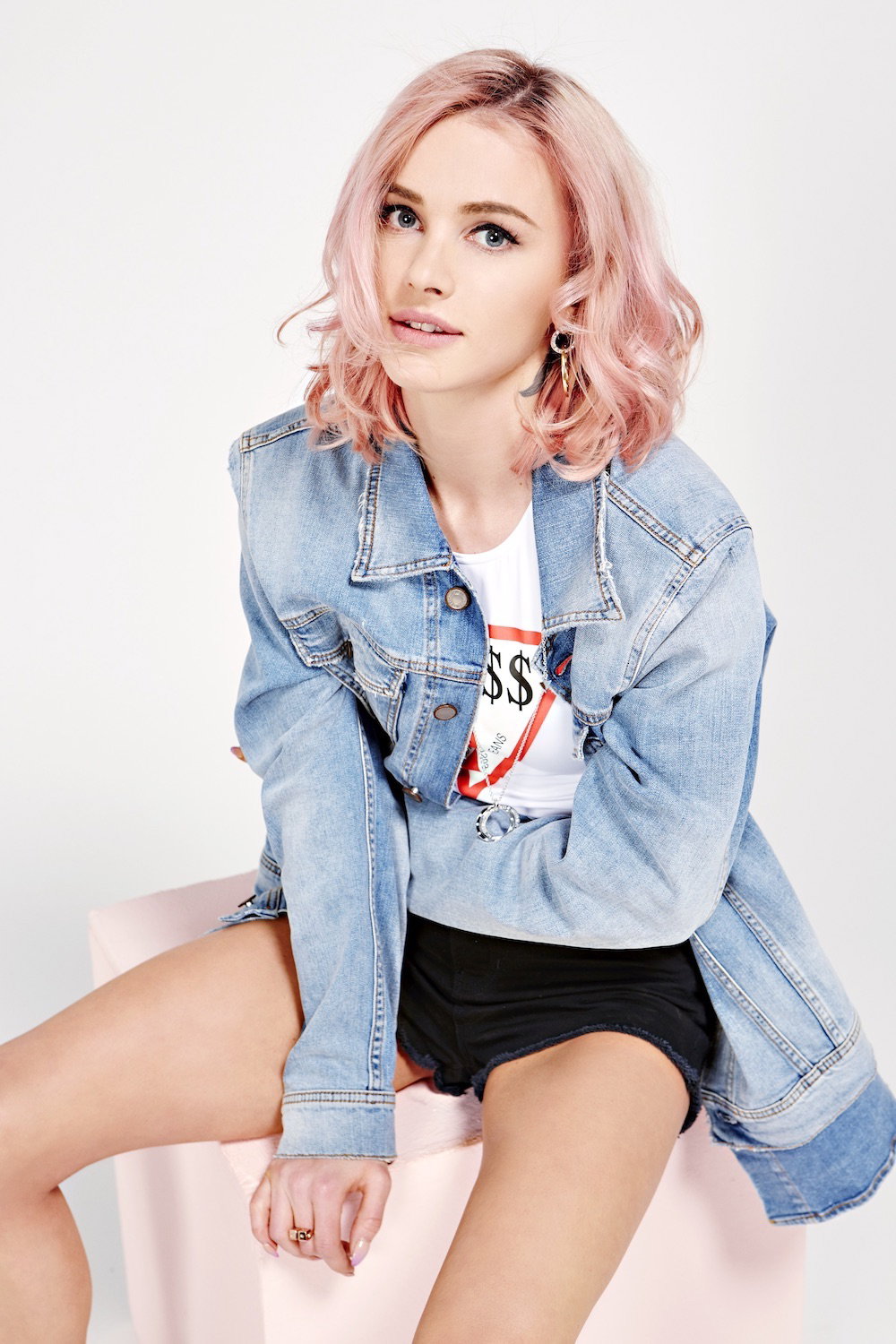 Maffashion w kampanii reklamującej nową kolekcję festiwalową Guess
