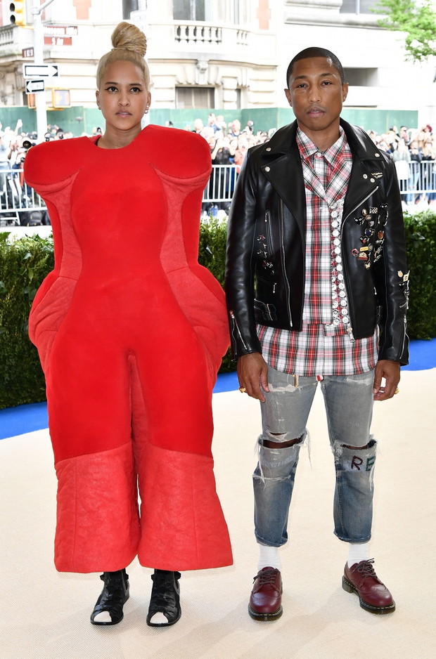 Helen Lasichanh i Pharrell Williams na Met Gala 2017