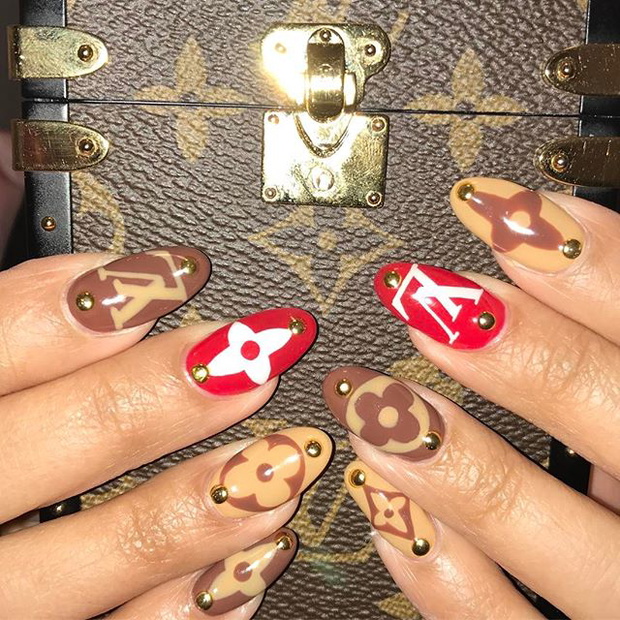 Logo na paznokciach - nowy trend w manicure