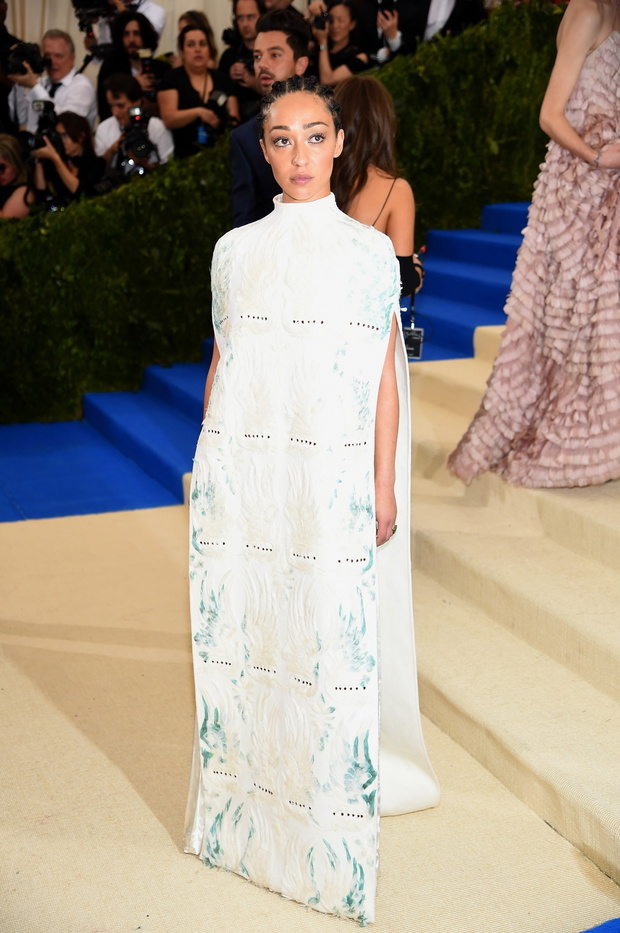 Ruth Negga w kreacji Valentino na Met Gala 2017