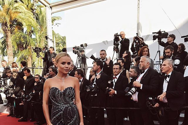 What Anna Wears na czerwonym dywanie w Cannes