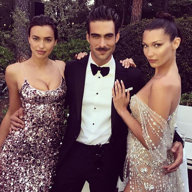 Jon Kortajarena z Bellą Hadid i Iriną Shayk na amfAR Gala Cannes 2017
