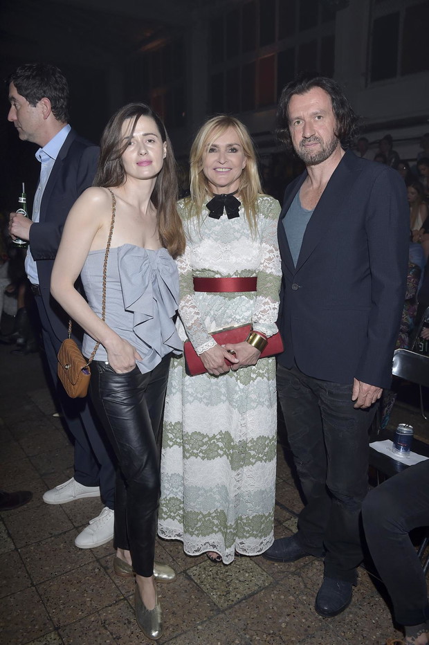 Agnieszka Grochowska, Monika Olejnik i Tomasz Ziółkowski, pokaz kolekcji Desert 2018 Roberta Kupisza