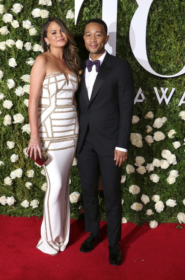Tony Awards 2017 - Chrissy Teigen i John Legend
