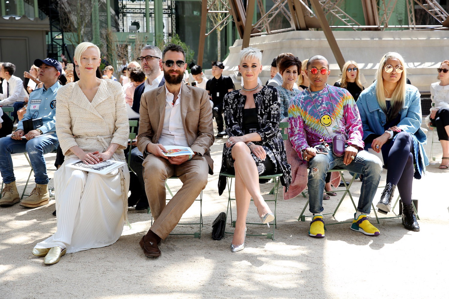 Tilda Swinton, Katy Perry, Pharrell Williams i Helen Lasichanh na pokazie Chanel haute couture jesień-zima 2017/2018
