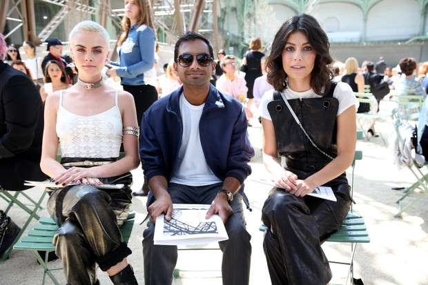 Cara Delevingne, Aziz Ansari i Alessandra Mastronardi na pokazie Chanel haute couture jesień-zima 2017/2018