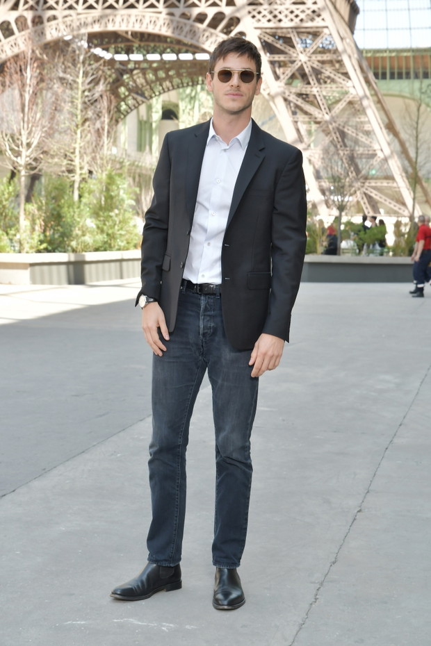 Gaspard Ulliel na pokazie Chanel haute couture jesień-zima 2017/2018