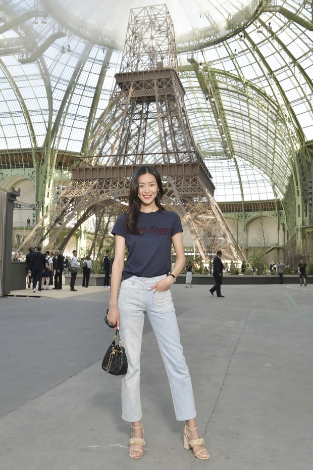 Liu Wen na pokazie Chanel haute couture jesień-zima 2017/2018