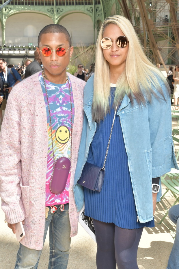 Pharrell Williams i Helen Lasichanh na pokazie Chanel haute couture jesień-zima 2017/2018