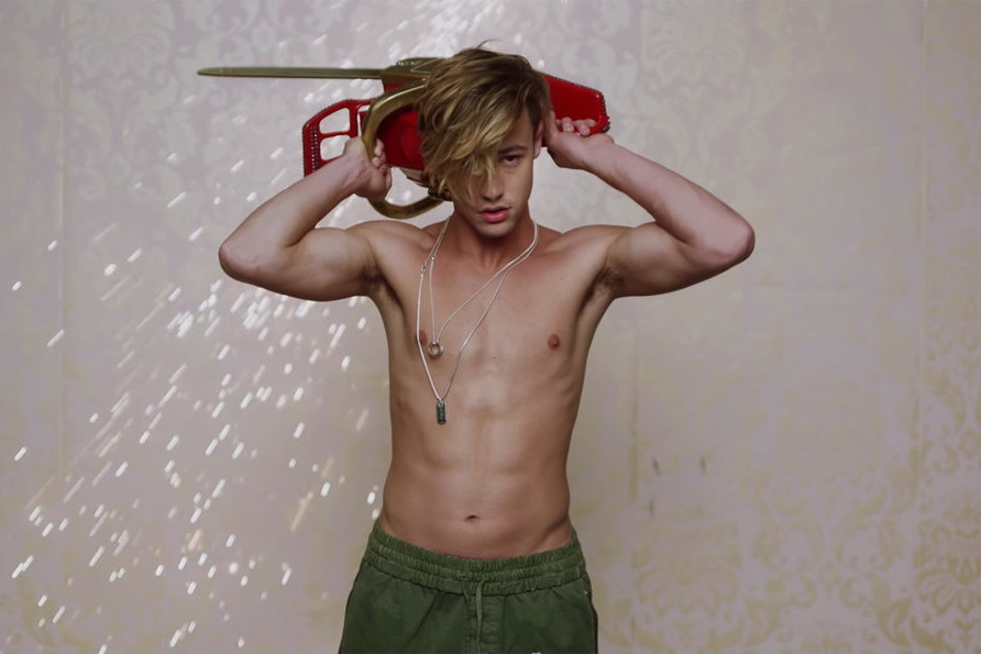 Cameron Dallas w teledysku Charli XCX „Boys"