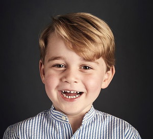 Książę George kończy dzisiaj 4 lata. Tak wygląda jego oficjalny portret!