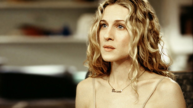 Carrie Bradshaw nie rozstawała się ze swoim ulubionym wisiorkiem dopóki... nie zgubiła go.