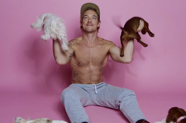 Diplo w teledysku Charli XCX „Boys
