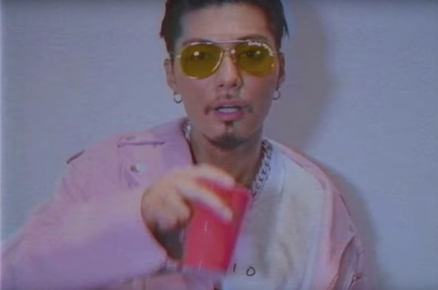Shokichi w teledysku Charli XCX „Boys