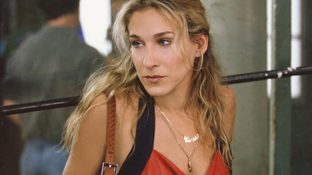 Ulubiony dodatek Carrie Bradshaw? Zdecydowanie złoty łańcuszek z jej imieniem, który dostała w prezencie od przyjaciółek