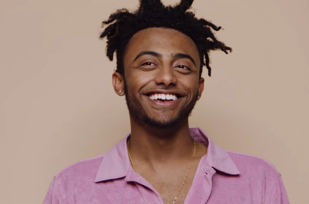 Aminé w teledysku Charli XCX „Boys