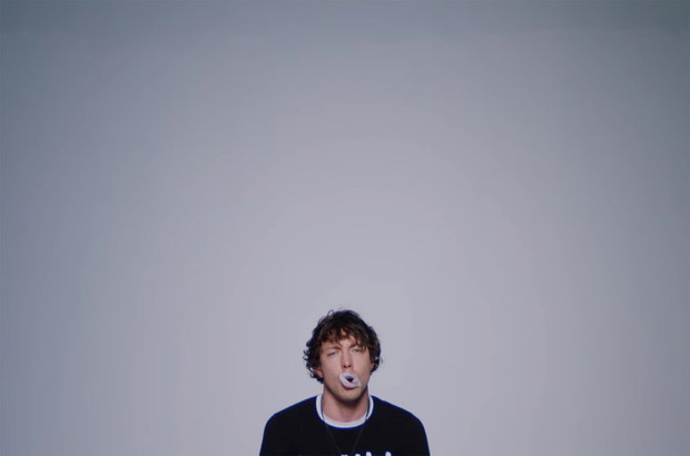 Barns Courtney w teledysku Charli XCX „Boys