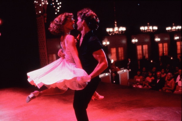 Jennifer Grey była o 10 lat starsza od granej przez siebie postaci. W czasie przesłuchania musiała udowodnić w ciągu 5 minut, że może grać osobę młodszą.