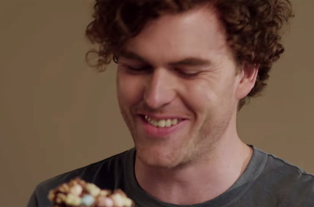 Vance Joy w teledysku Charli XCX „Boys