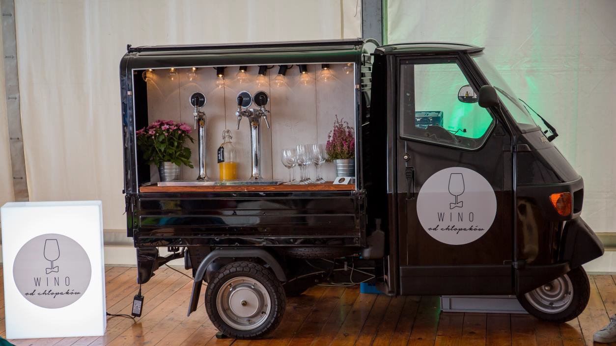 Wino od chłopaków - pierwszy prosecco van w Polsce