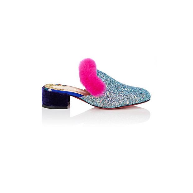 Boudiva Glitter & Fur Mules projektu Christiana Louboutina można kupić w cenie 795 dolarów
