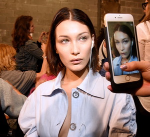 Bella Hadid w koszulce polskiej marki!