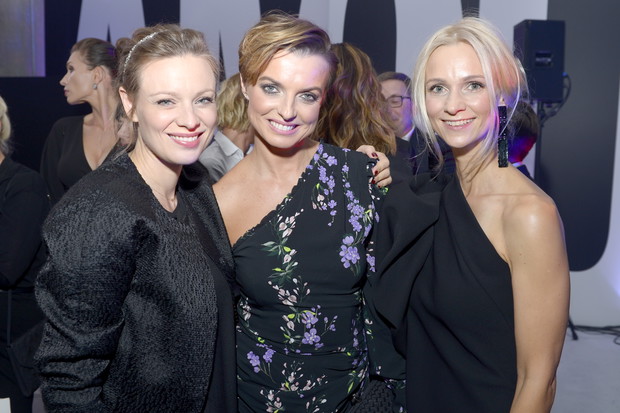 Gala Kobieta Roku Glamour - Magdalena Boczarska, Kasia Sokołowska i redaktor naczelna Glamour Anna Jurgaś