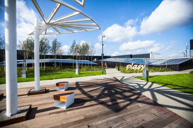 Galeria Północna to nie tylko sklepy, ale również miejsca do odpoczynku, ogród na dachu z piękną roślinnością, place zabaw i skate park.