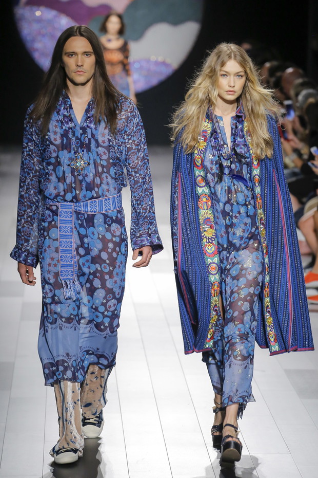 Pierwszy look Gigi Hadid na pokazie Anny Sui wiosna-lato 2018