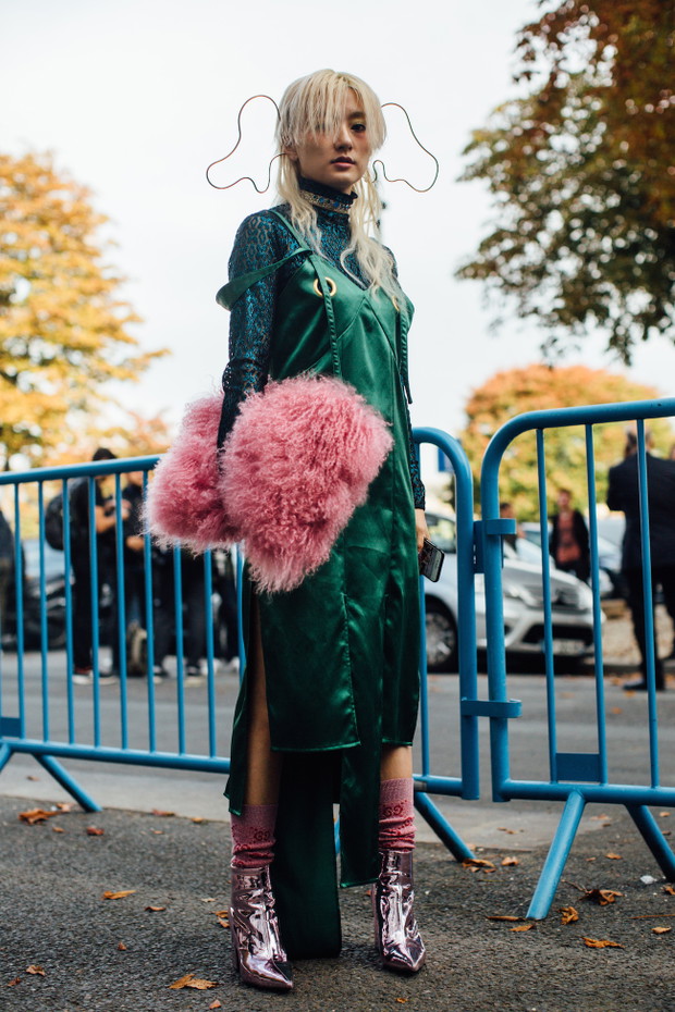 Moda uliczna na Paris Fashion Week wiosna lato 2018
