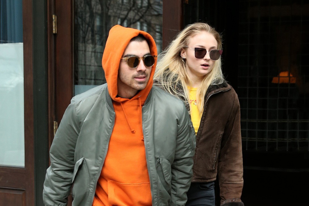 Sophie Turner i Joe Jonas oficjalnie zaręczeni