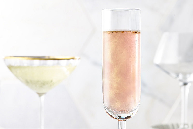 Błyszczące, różowe prosecco uzyskacie po dodaniu odrobiny specjalnego pyłku