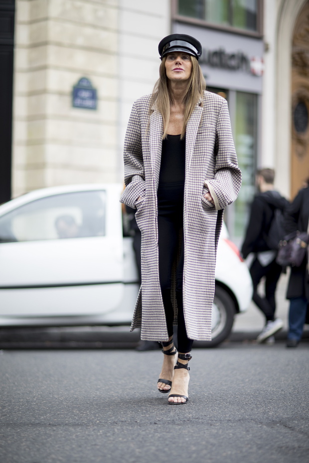 Anna Dello Russo w kaszkiecie na Paris Fashion Week