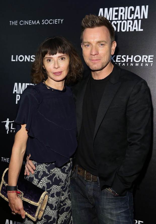Ewan McGregor i Eve Mavrakis rozwodzą się! Para od maja była w separacji. Powodem zakończenia małżeństwa jest ponoć romans aktora