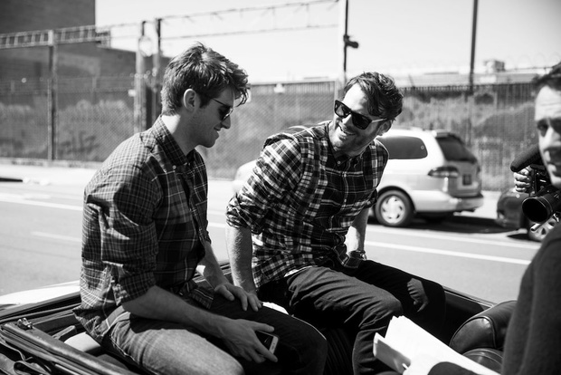 Kampania męskiej kolekcji Tommy Hilfiger z muzykami The Chainsmokers