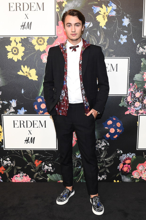 Pokaz kolekcji ERDEM x H&M: Brandon Thomas Lee