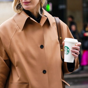 Dlaczego kubki w Starbucksie są podpisywane imionami klientów?