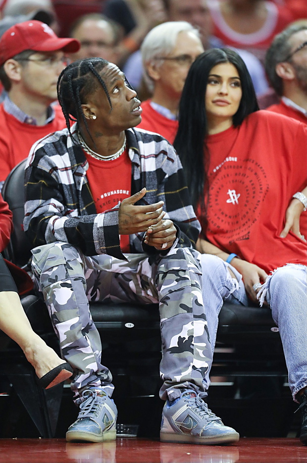 Kylie Jenner nie potwierdziła informacji o ciąży, ale jeżeli wierzyć informatorom, spodziewa się dziewczynki