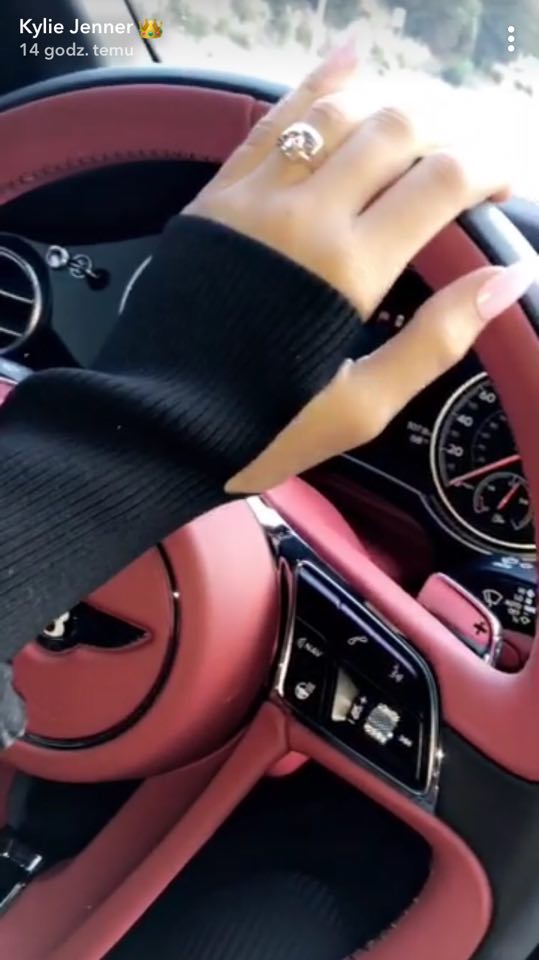 Tak wygląda pierścionek zaręczynowy Kylie Jenner! Celebrytka pokazała go na swoim Snapchacie