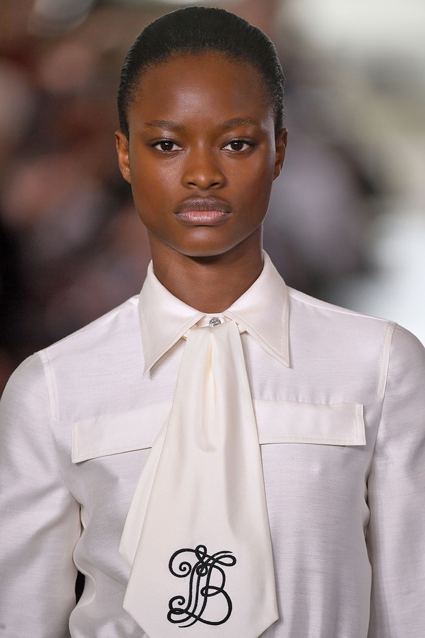 19-letnia Mayowa Nicholas pójdzie w pokazie Victoria