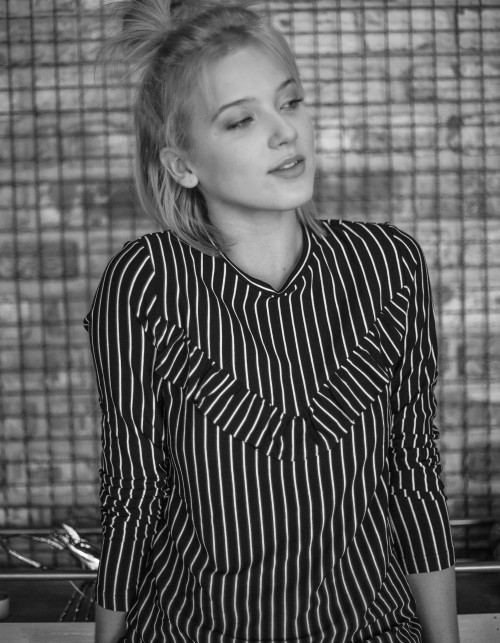 Longsleeve LE SONGE Flounce Black, 143,20 zł z 179 zł