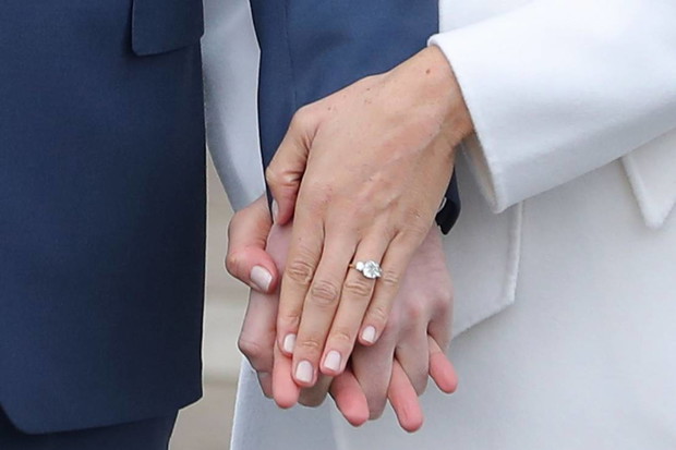 Pierścionek zaręczynowy Meghan Markle.