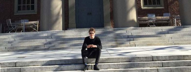 Rory Farquharson przed przyjazdem na Harvard był studentem prestiżowej Rugby School w Wielkiej Brytanii.