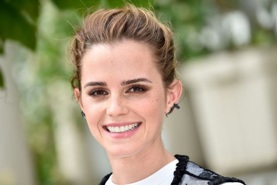Emma Watson zachęca do przeczytania „Małych kobietek” w bardzo nietypowy sposób. Aktorka ukrywa książki w różnych miejscach na świecie
